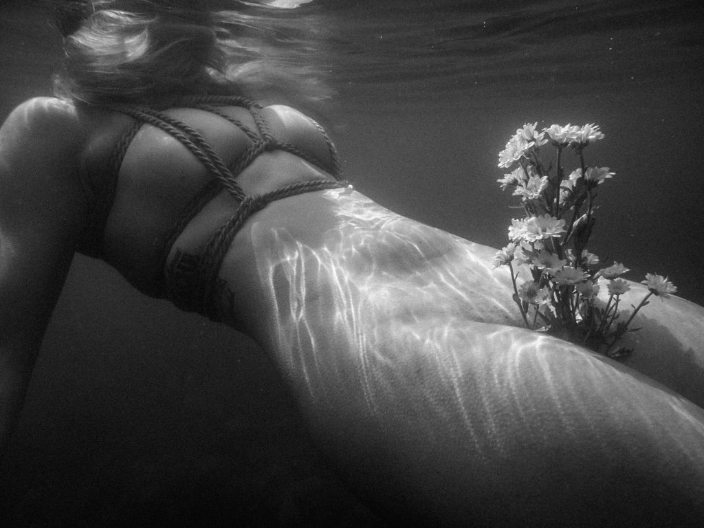 Noir Nude Underwater thumbnail thumbnail